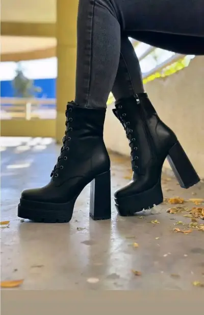 Botines negros con tacón alto - miniatura 2