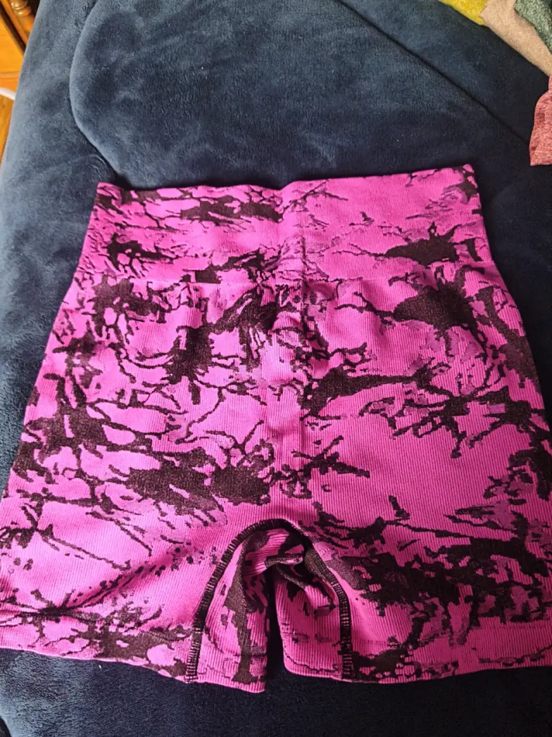 Short deportivo fucsia estampado