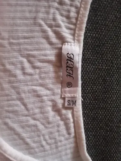 Polera blanca con detalles brillantes - miniatura 3
