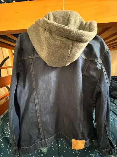 Chaqueta de mezclilla con capucha - miniatura 4
