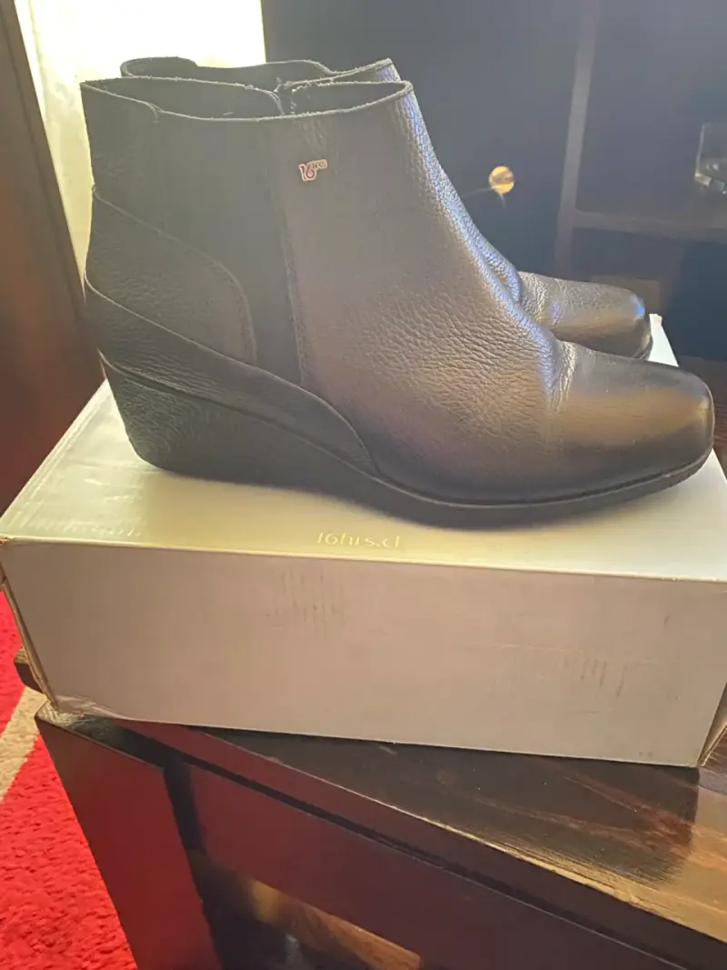 Botines negros de cuero 16 Horas - 1