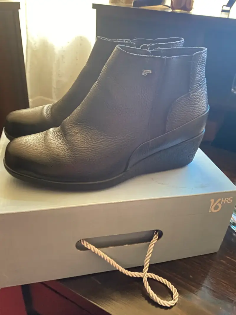 Botines negros de cuero 16 Horas - 2