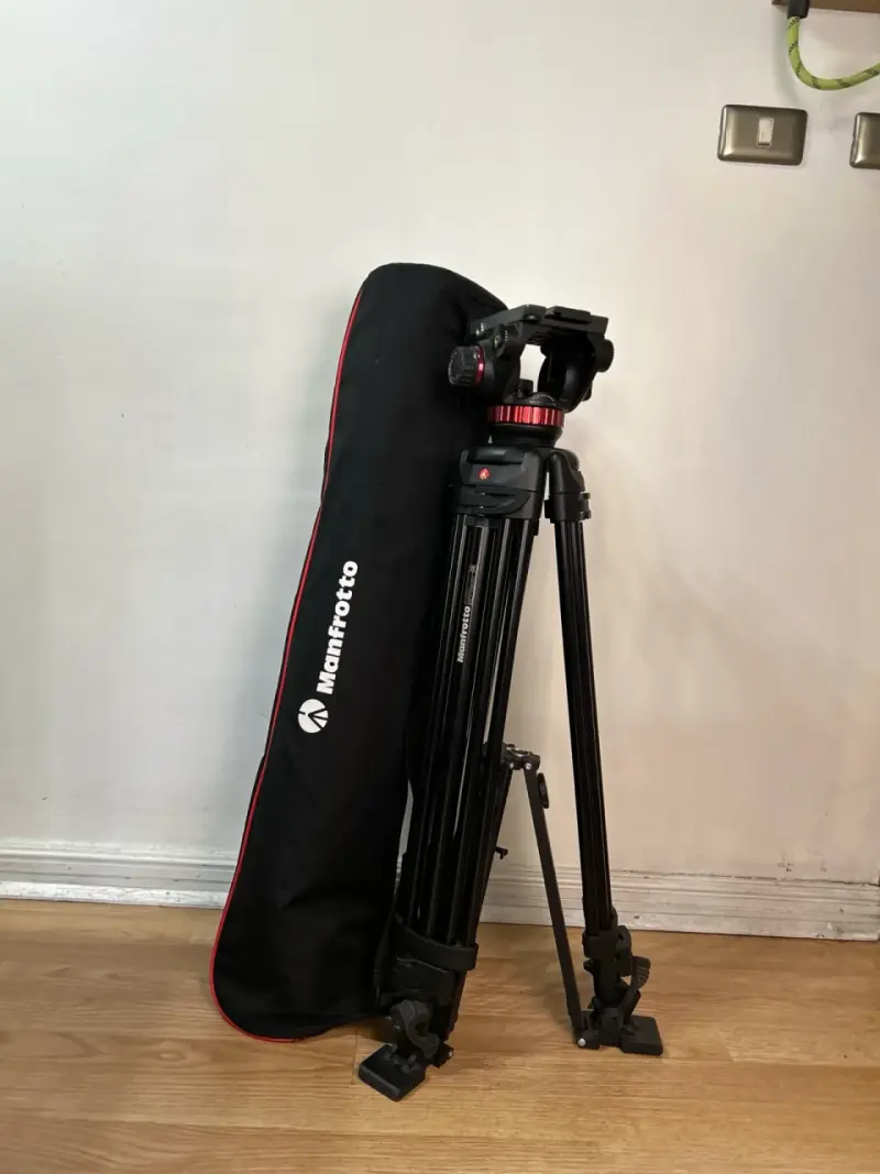 Trípode Manfrotto con funda - 1