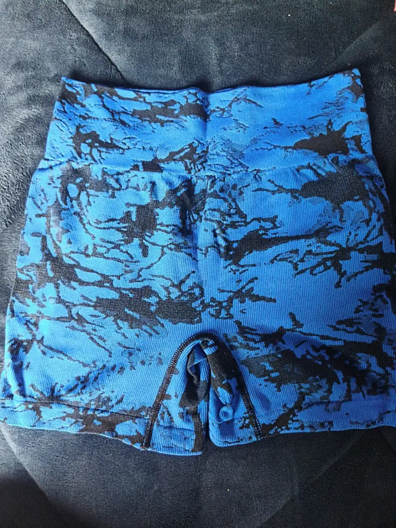 Shorts deportivos azul y negro