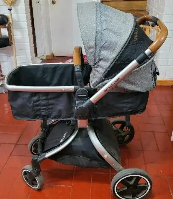 Coche para bebé gris y negro - 1