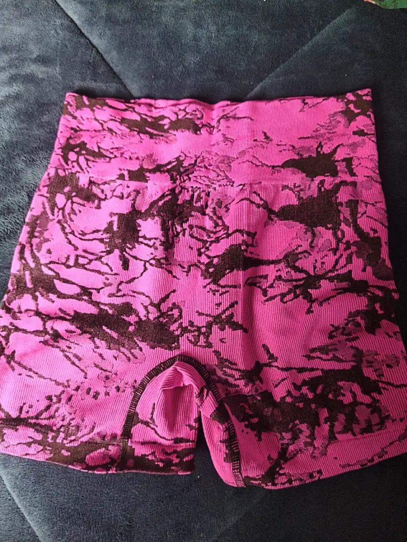 Short deportivo fucsia y negro