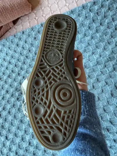 Zapatillas deportivas beige y negro - miniatura 4