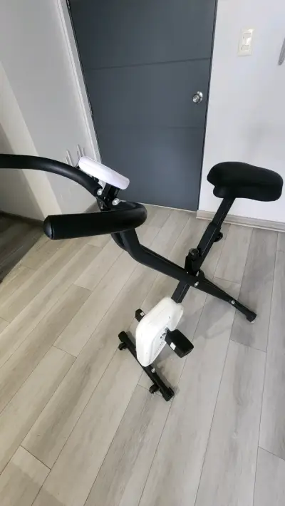 Bicicleta estática para ejercicio - miniatura 1