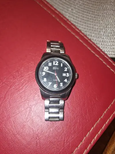 Reloj metálico negro analógico - miniatura 1