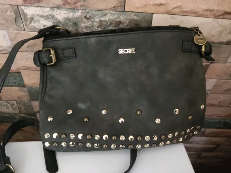 Cartera plomo oscuro con tachuelas Secret - 1