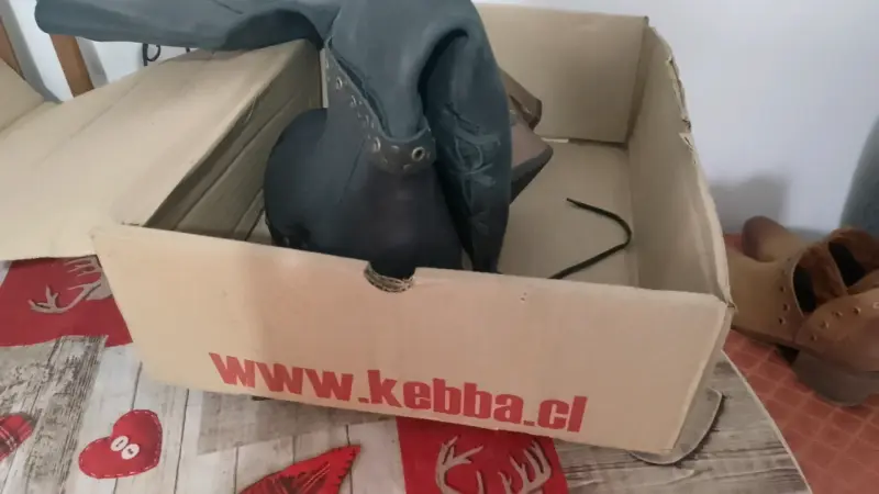 Botas de cuero en caja marca kebba - 1