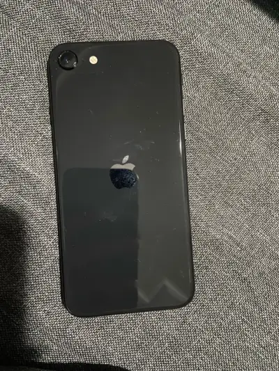 iPhone SE  negro en buen estado segunda generación - miniatura 1