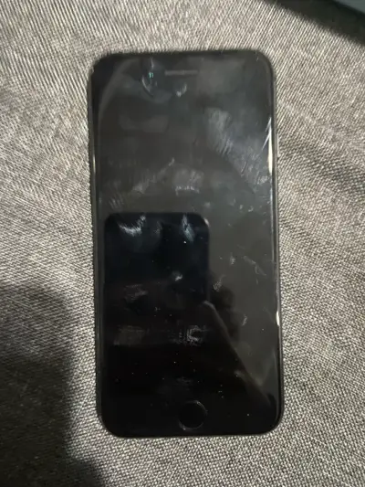 iPhone SE  negro en buen estado segunda generación - miniatura 2