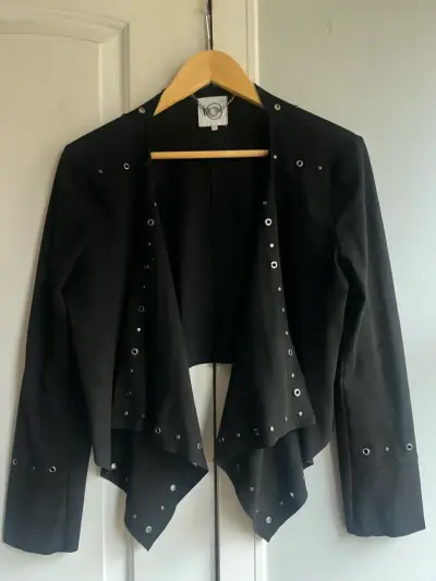 Chaqueta negra con ojales - miniatura 6