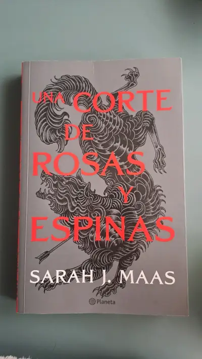 Libro 'Una corte de rosas y espinas' - miniatura 1