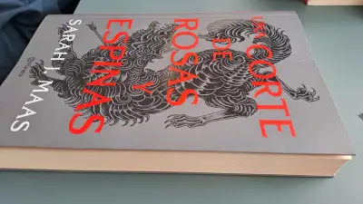 Libro 'Una corte de rosas y espinas' - miniatura 3