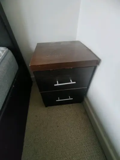 Cama con 2 veladore - miniatura 1