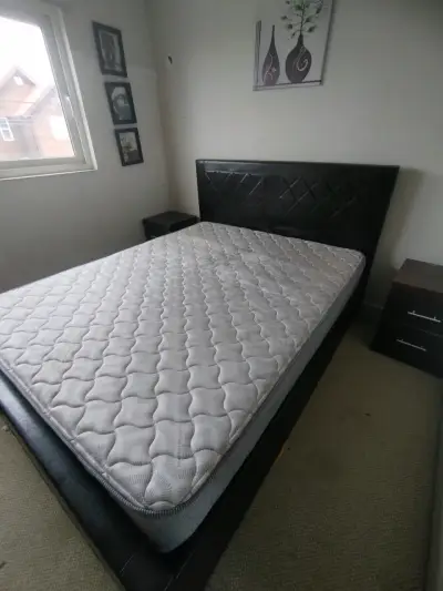 Cama con 2 veladore - miniatura 3