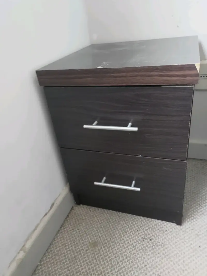 Cama con 2 veladore - 4