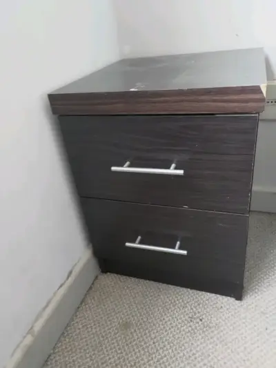 Cama con 2 veladore - miniatura 4