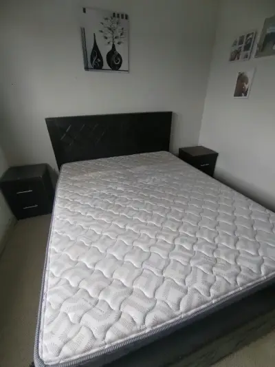 Cama con 2 veladore - miniatura 6