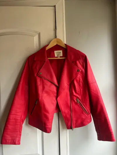 Chaqueta de cuero roja estilo biker - miniatura 1
