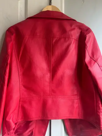 Chaqueta de cuero roja estilo biker - miniatura 4