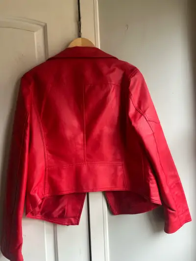 Chaqueta de cuero roja estilo biker - miniatura 6
