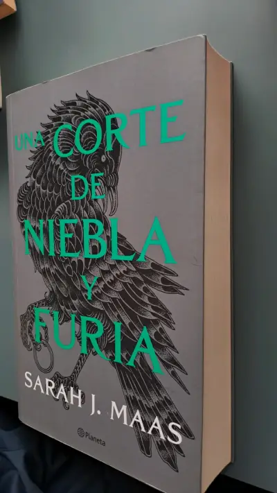 Libro 'Una Corte de Niebla y Furia' - miniatura 3