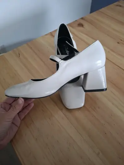 Zapatos beige talla 35 - miniatura 2