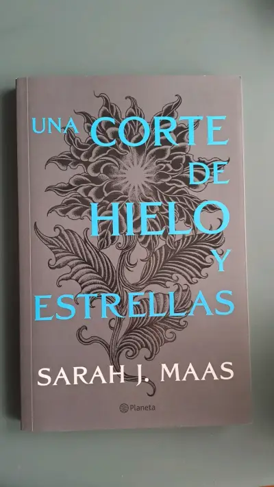 Libro Una corte de hielo y estrellas - miniatura 1