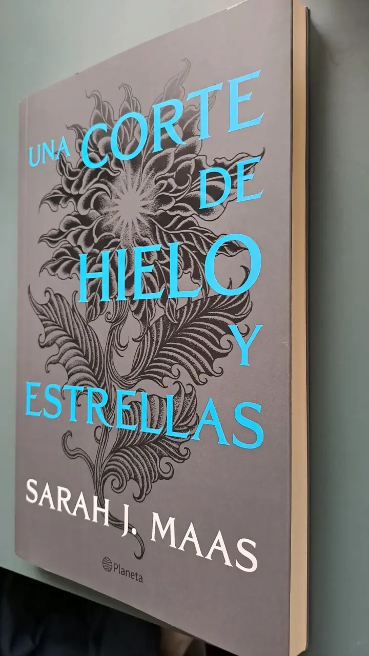 Libro Una corte de hielo y estrellas - 3