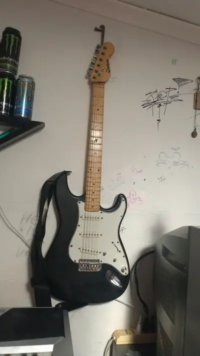 Guitarra eléctrica - miniatura 1