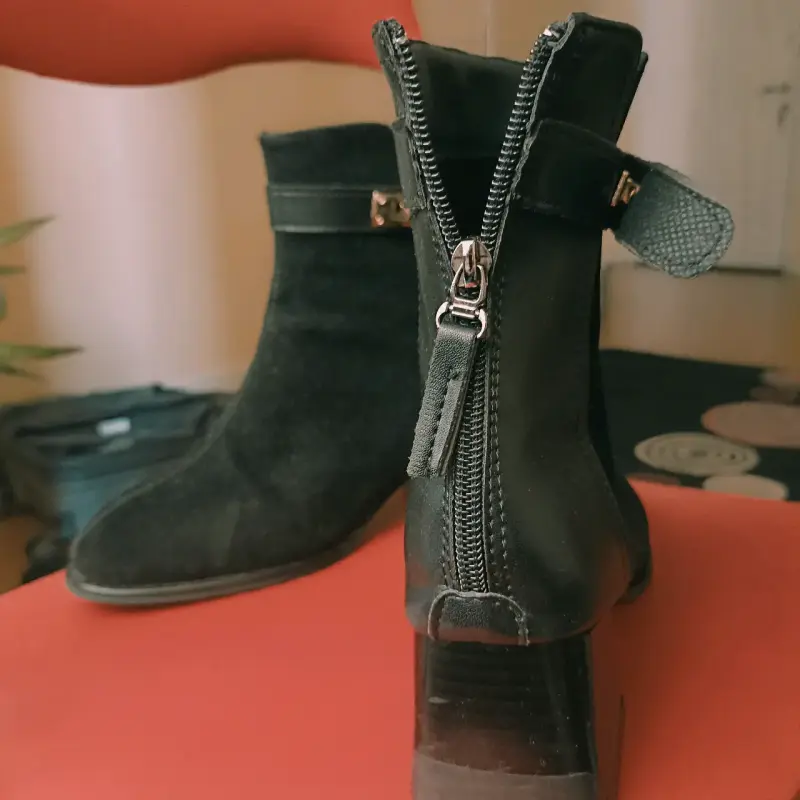 Botines negros gamuza con hebilla dorada N°38 - 3