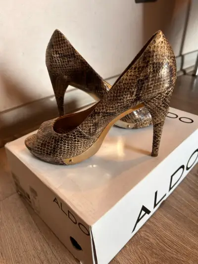 Tacones Gacel cuero snake y plataforma dorada - miniatura 2