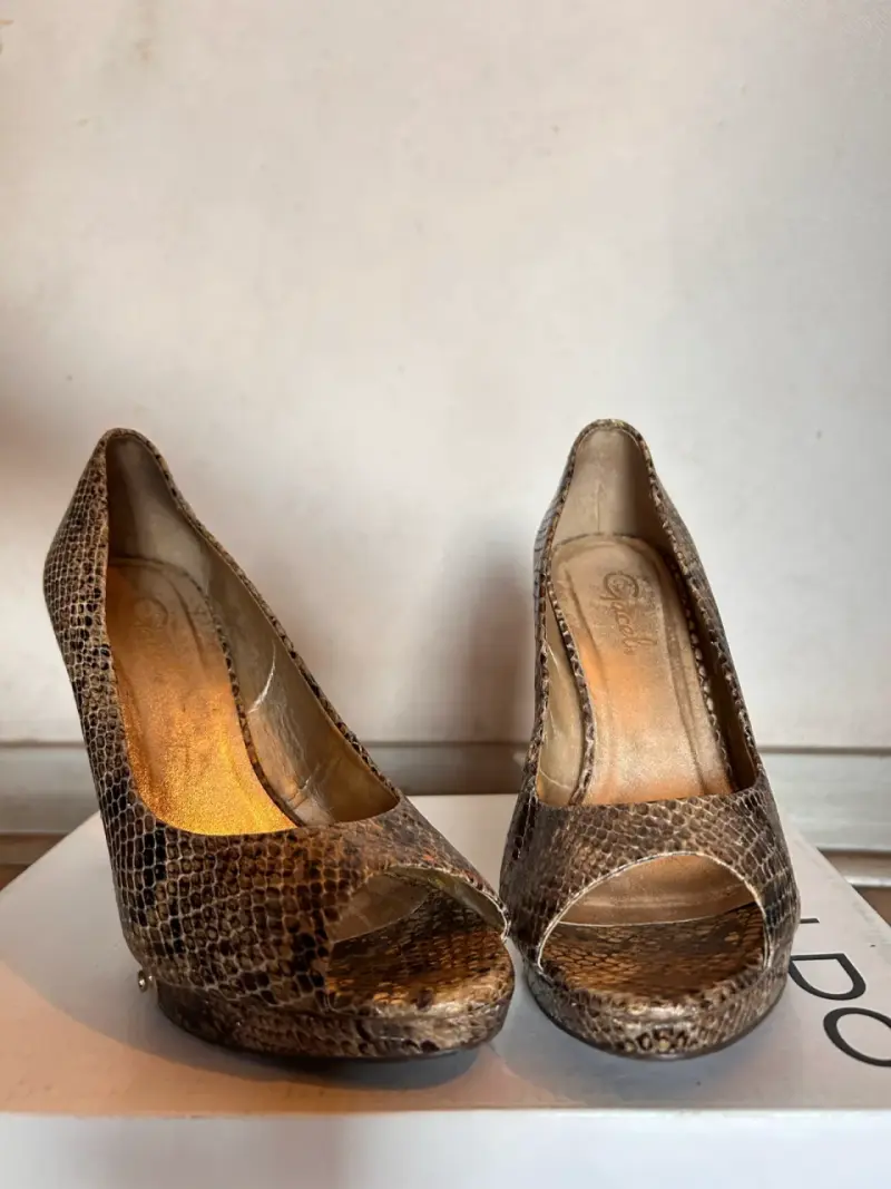 Tacones Gacel cuero snake y plataforma dorada - 3