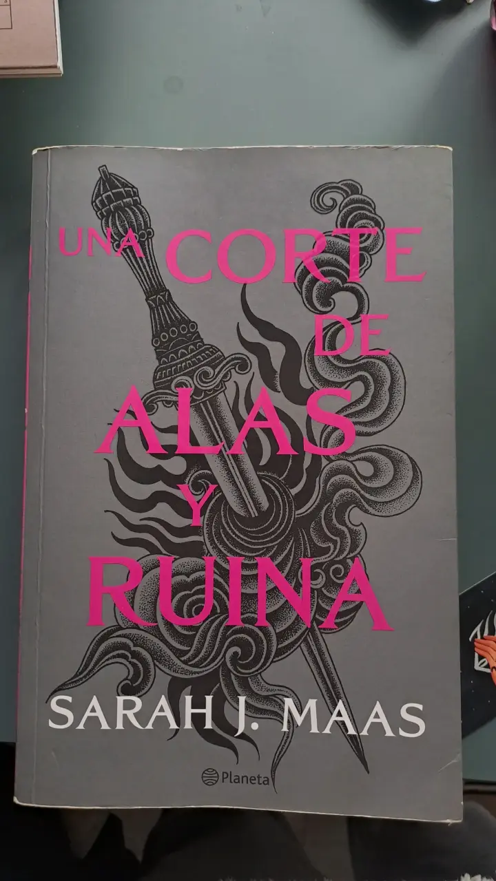 Libro 'Una corte de alas y ruina' - 1
