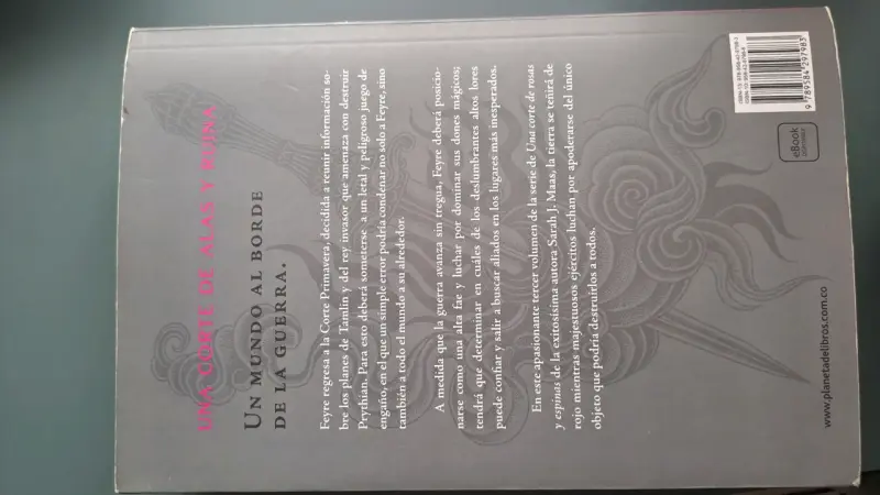 Libro 'Una corte de alas y ruina' - 2