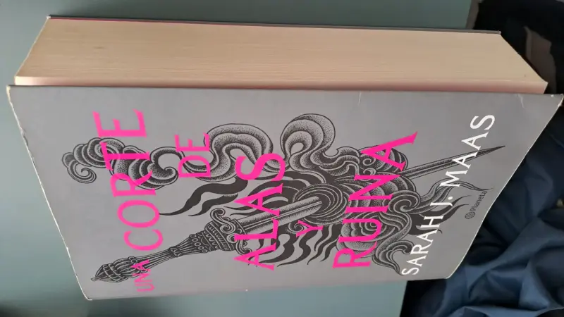 Libro 'Una corte de alas y ruina' - 3