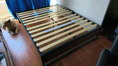 Cama de dos plazas con colchón - miniatura 2