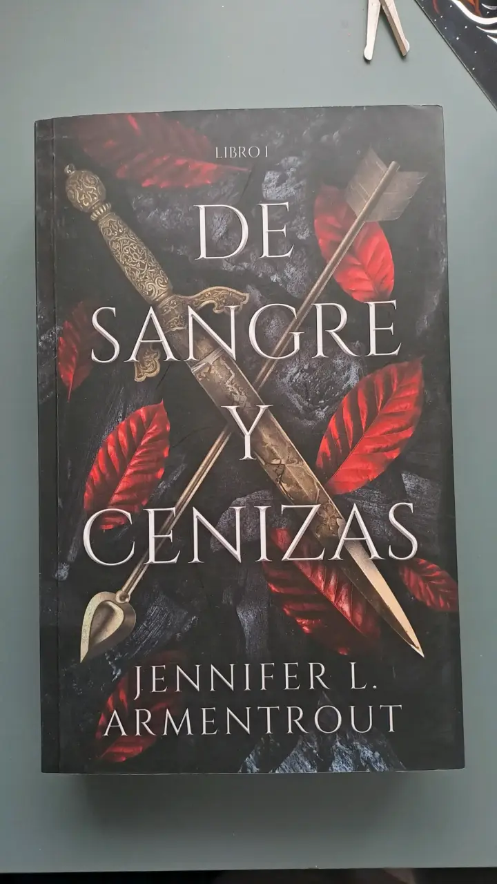 Libro 'De Sangre y Cenizas' - 1