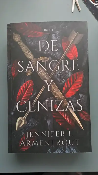 Libro 'De Sangre y Cenizas' - miniatura 1