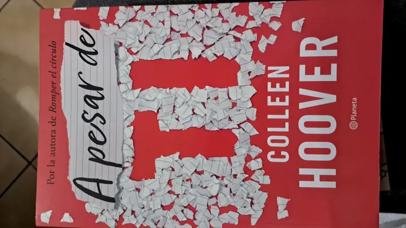 Libro A pesar de ti Colleen Hoover