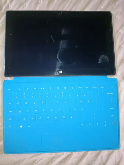 Tablet con teclado azul - miniatura 1
