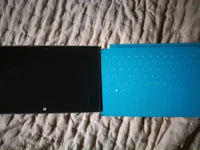 Tablet con teclado azul - miniatura 2