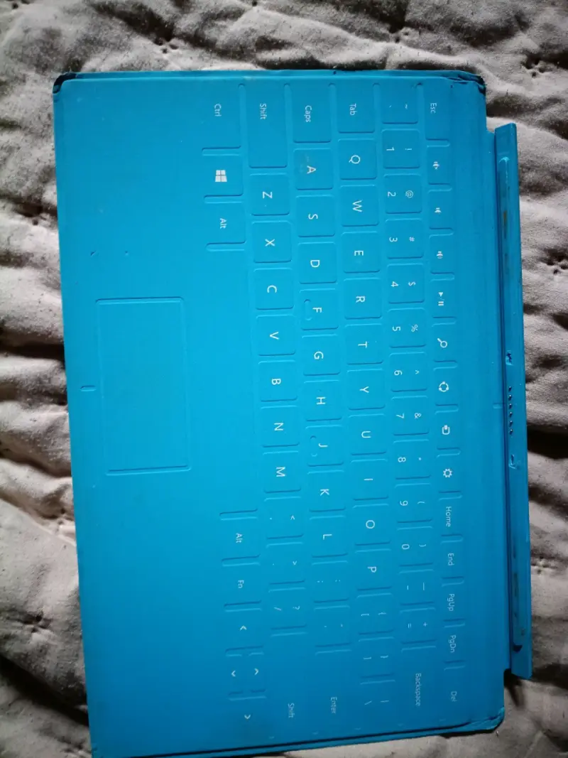Tablet con teclado azul - 3