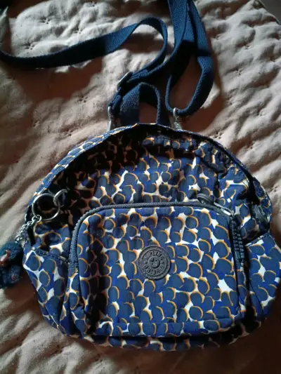 Mochila estampada azul y amarilla - miniatura 1