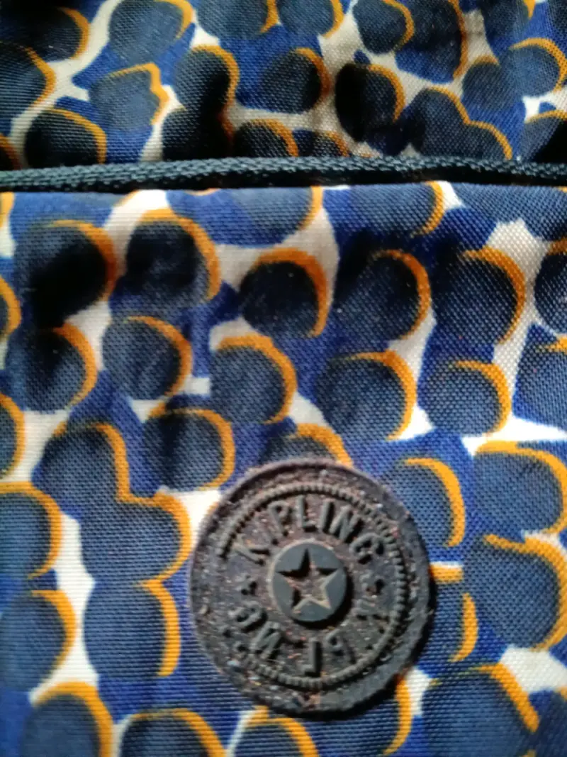 Mochila estampada azul y amarilla - 2