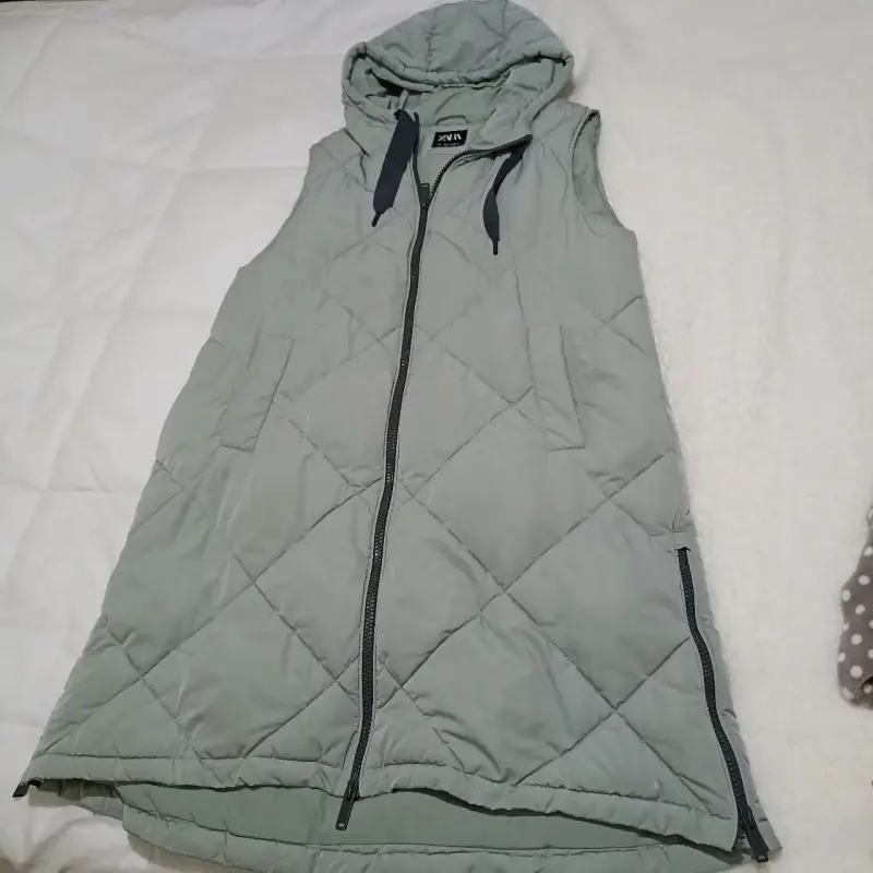 Chaqueta verde Zara con capucha, oversize - 3