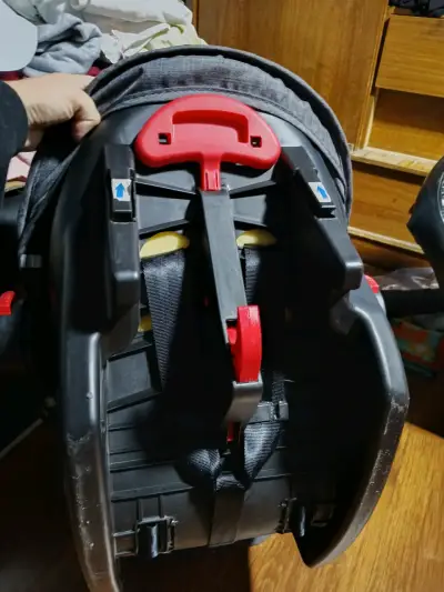 Silla de auto para bebé negra - miniatura 2